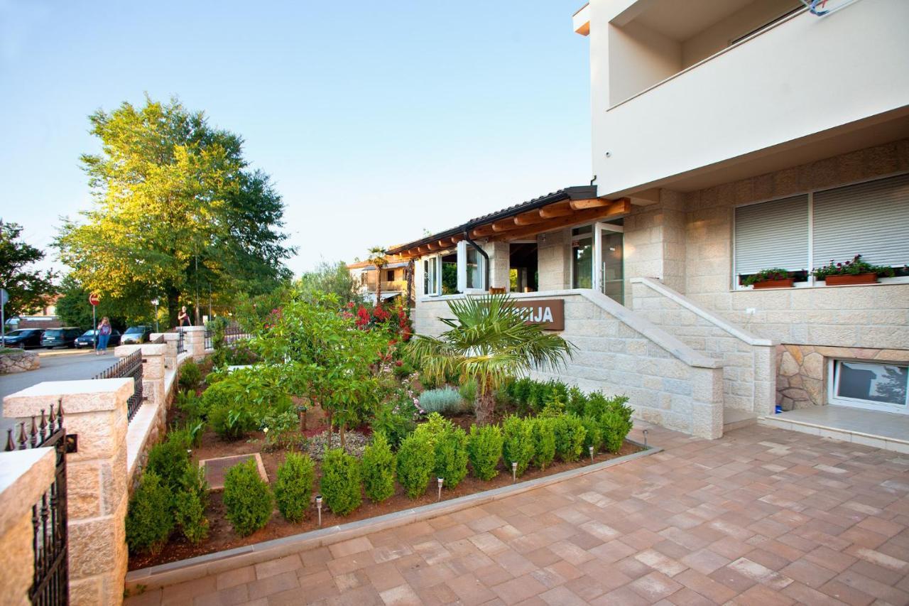 Apartments Maslina II Нивице Екстериор снимка