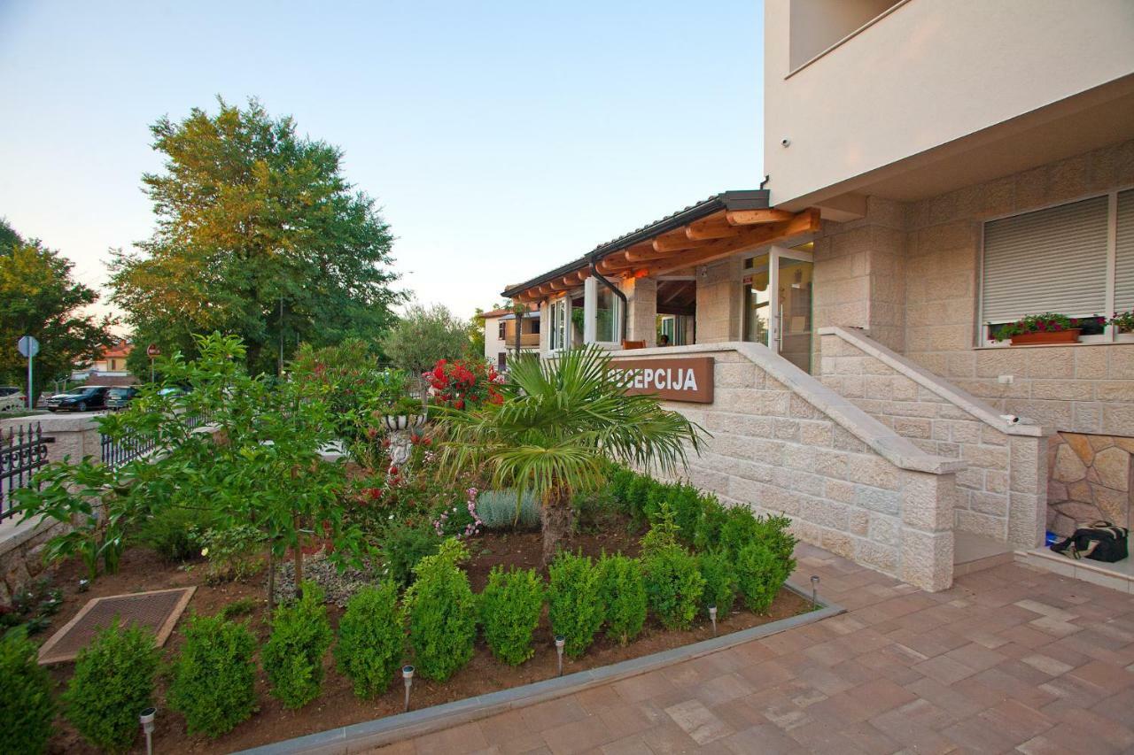 Apartments Maslina II Нивице Екстериор снимка