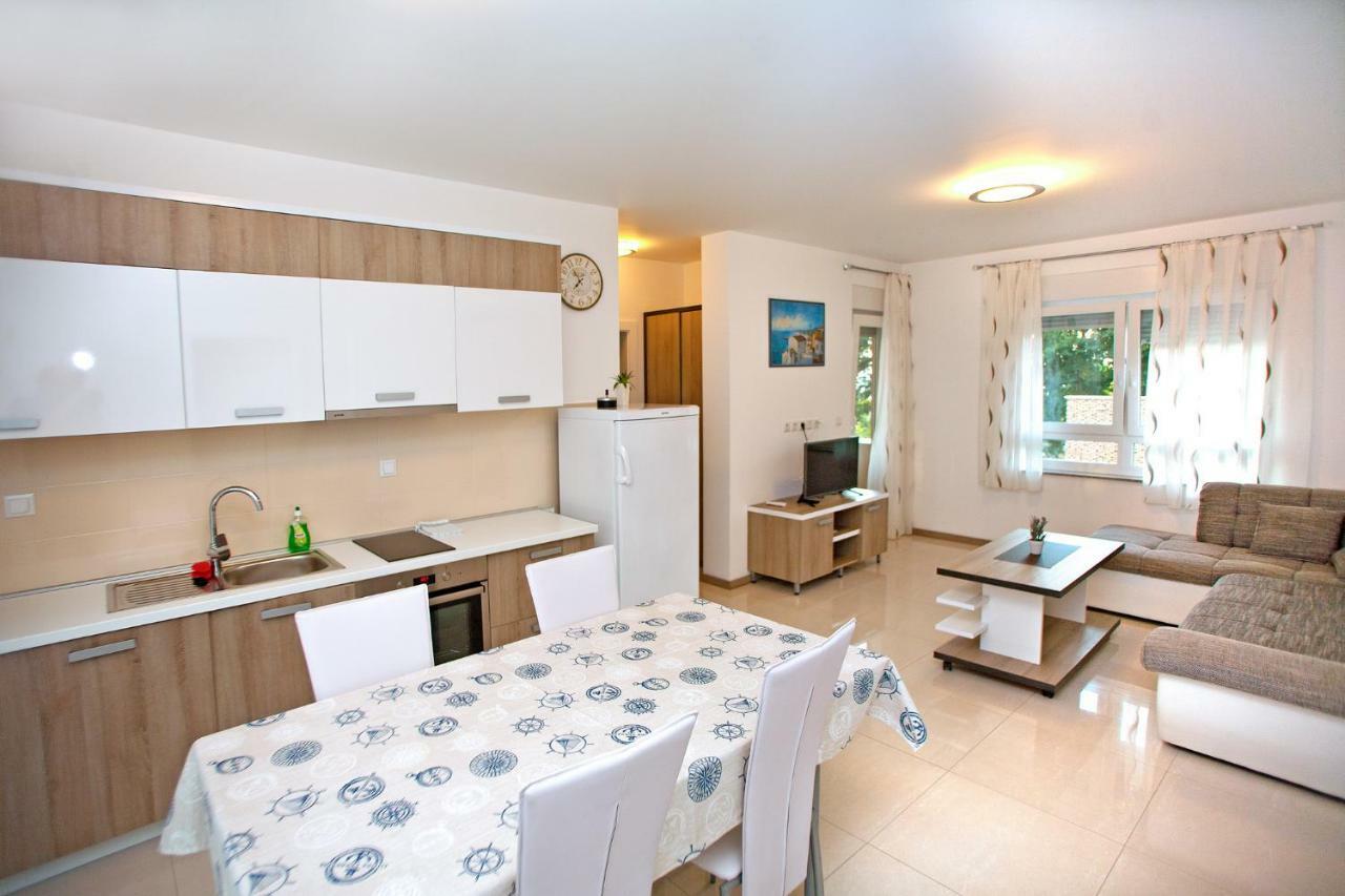 Apartments Maslina II Нивице Екстериор снимка