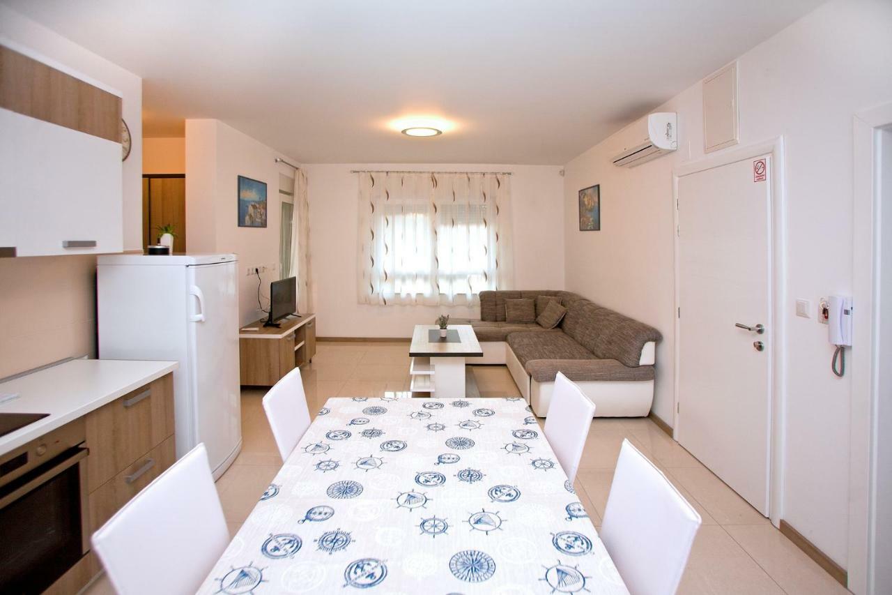 Apartments Maslina II Нивице Екстериор снимка