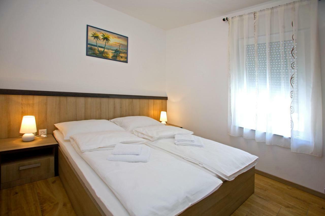 Apartments Maslina II Нивице Екстериор снимка